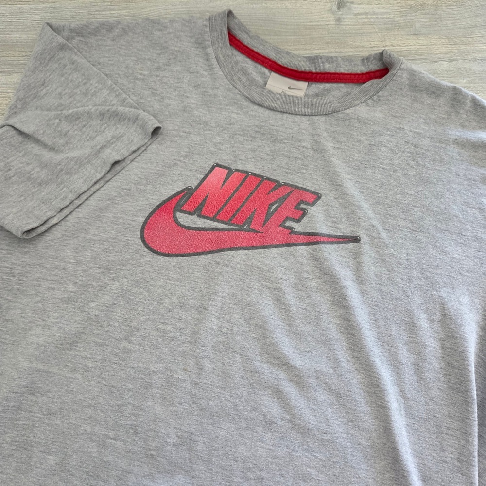 Vintage Nike T-Shirt Grey Graphic Logo Swoosh Short Sleeve Mens XL Y2K